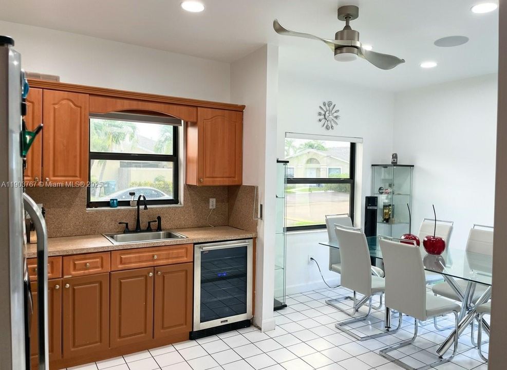 En Venta: $399,000 (3 camas, 2 baños, 1245 Pies cuadrados)