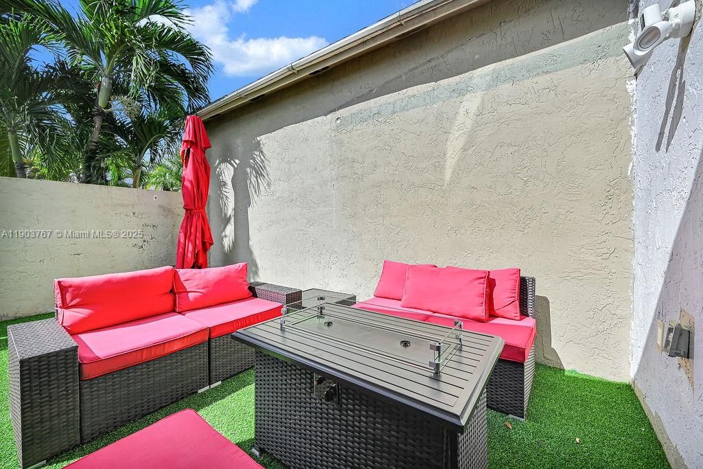 En Venta: $399,000 (3 camas, 2 baños, 1245 Pies cuadrados)