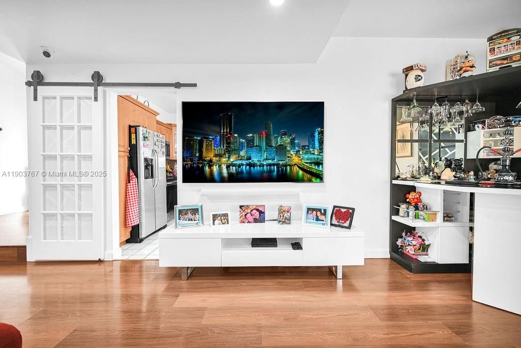 En Venta: $399,000 (3 camas, 2 baños, 1245 Pies cuadrados)