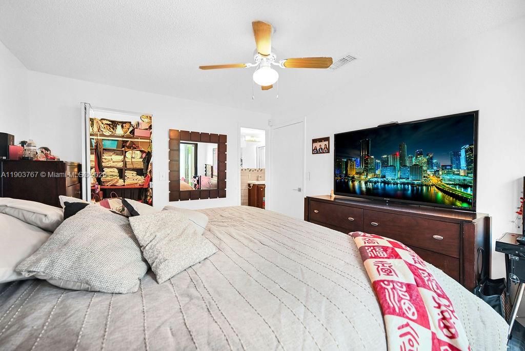 En Venta: $399,000 (3 camas, 2 baños, 1245 Pies cuadrados)