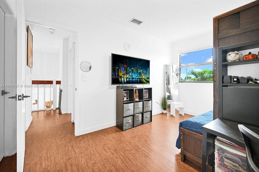 En Venta: $399,000 (3 camas, 2 baños, 1245 Pies cuadrados)