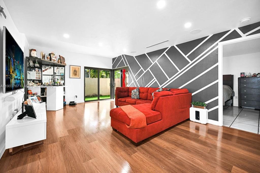 En Venta: $399,000 (3 camas, 2 baños, 1245 Pies cuadrados)