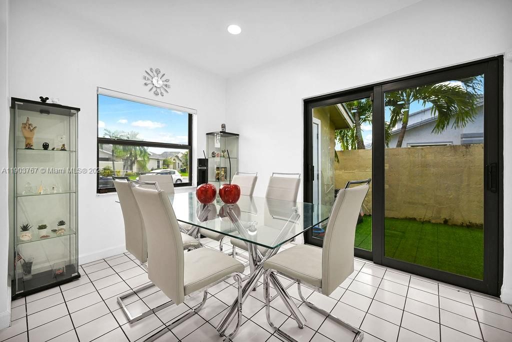 En Venta: $399,000 (3 camas, 2 baños, 1245 Pies cuadrados)