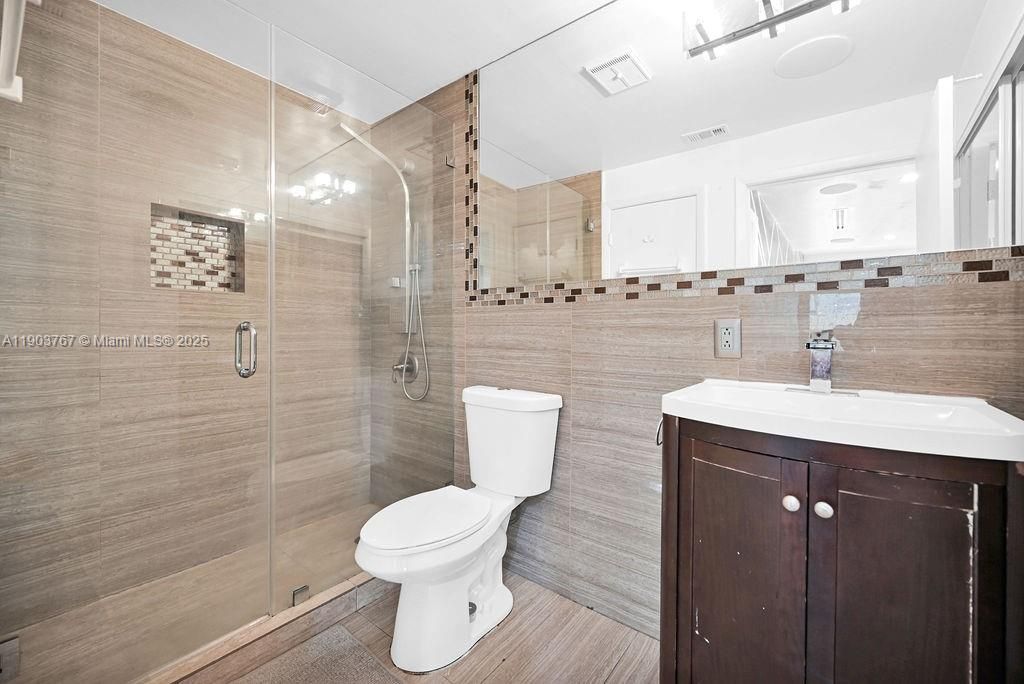 En Venta: $399,000 (3 camas, 2 baños, 1245 Pies cuadrados)