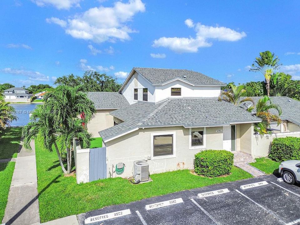 En Venta: $399,000 (3 camas, 2 baños, 1245 Pies cuadrados)