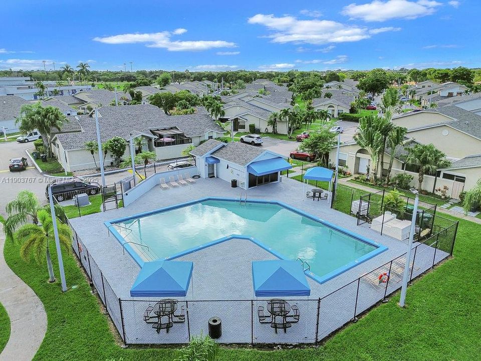 En Venta: $399,000 (3 camas, 2 baños, 1245 Pies cuadrados)