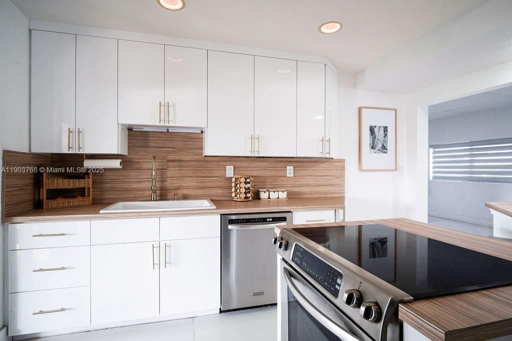 For Sale: $750,000 (3 beds, 2 baths, 1350 Square Feet)