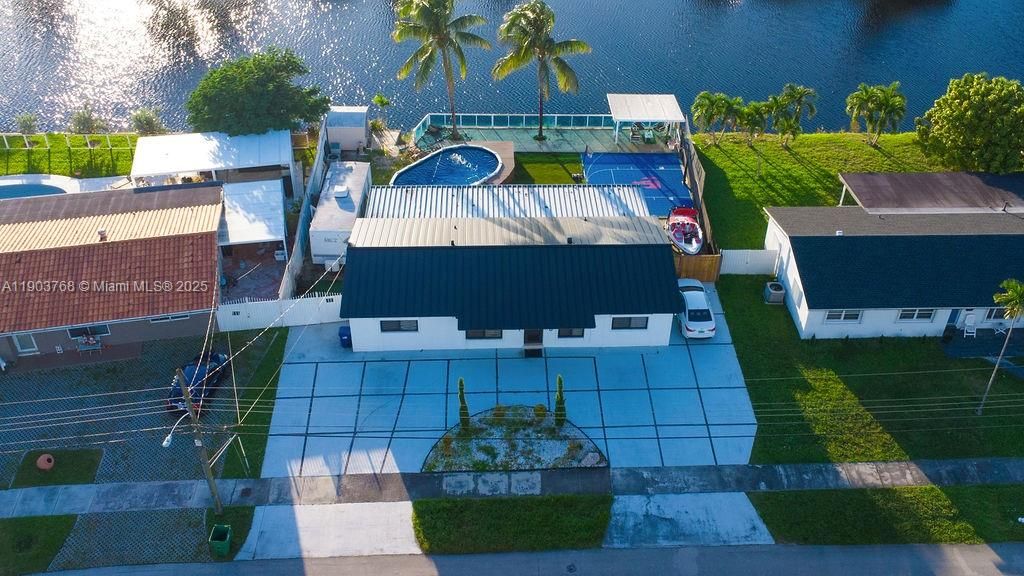 For Sale: $750,000 (3 beds, 2 baths, 1350 Square Feet)