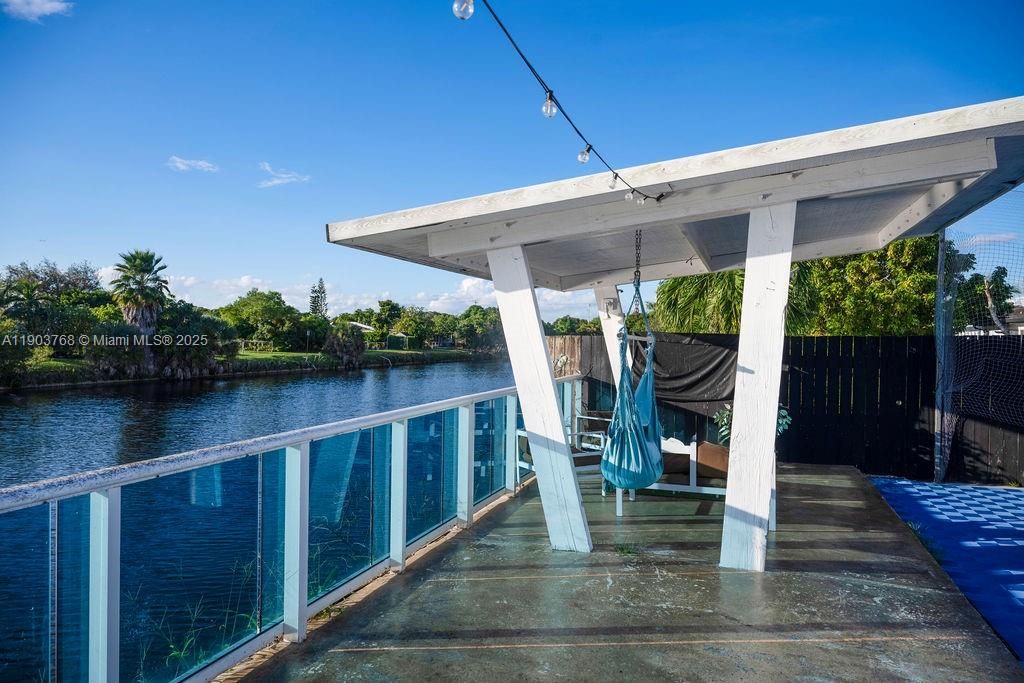 For Sale: $750,000 (3 beds, 2 baths, 1350 Square Feet)