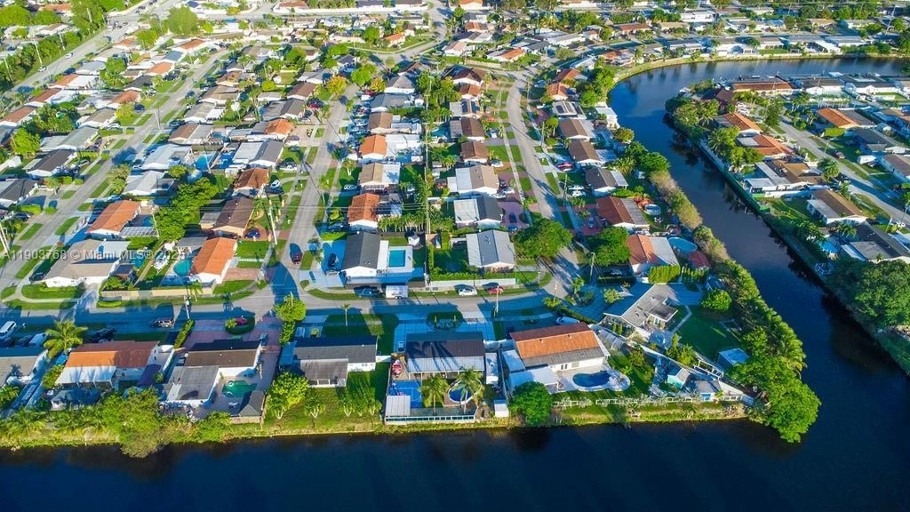 For Sale: $750,000 (3 beds, 2 baths, 1350 Square Feet)