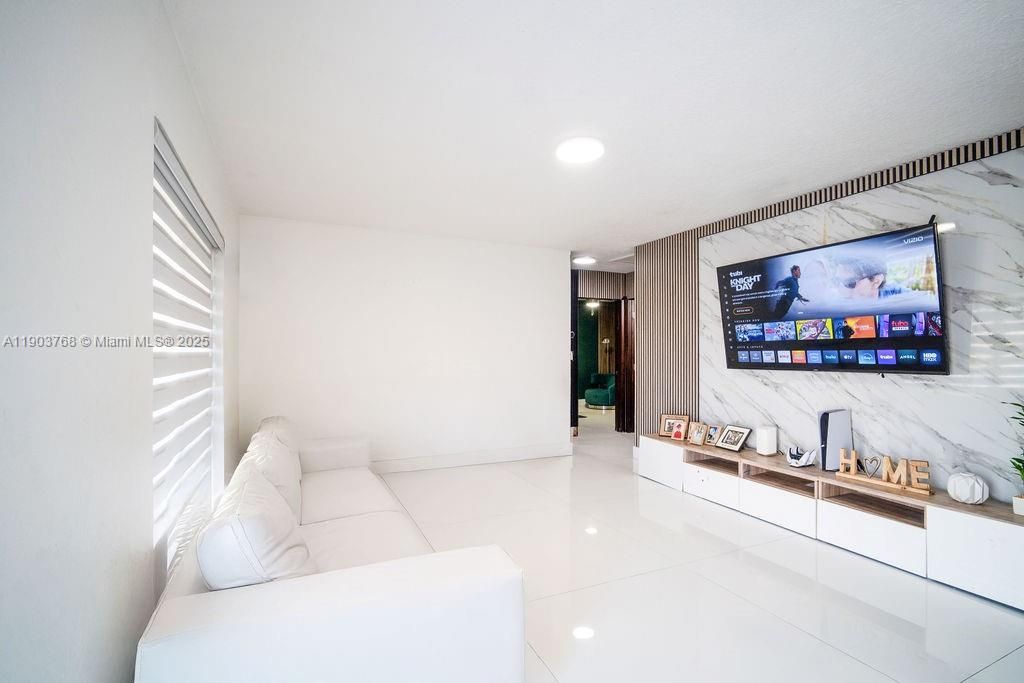 For Sale: $750,000 (3 beds, 2 baths, 1350 Square Feet)