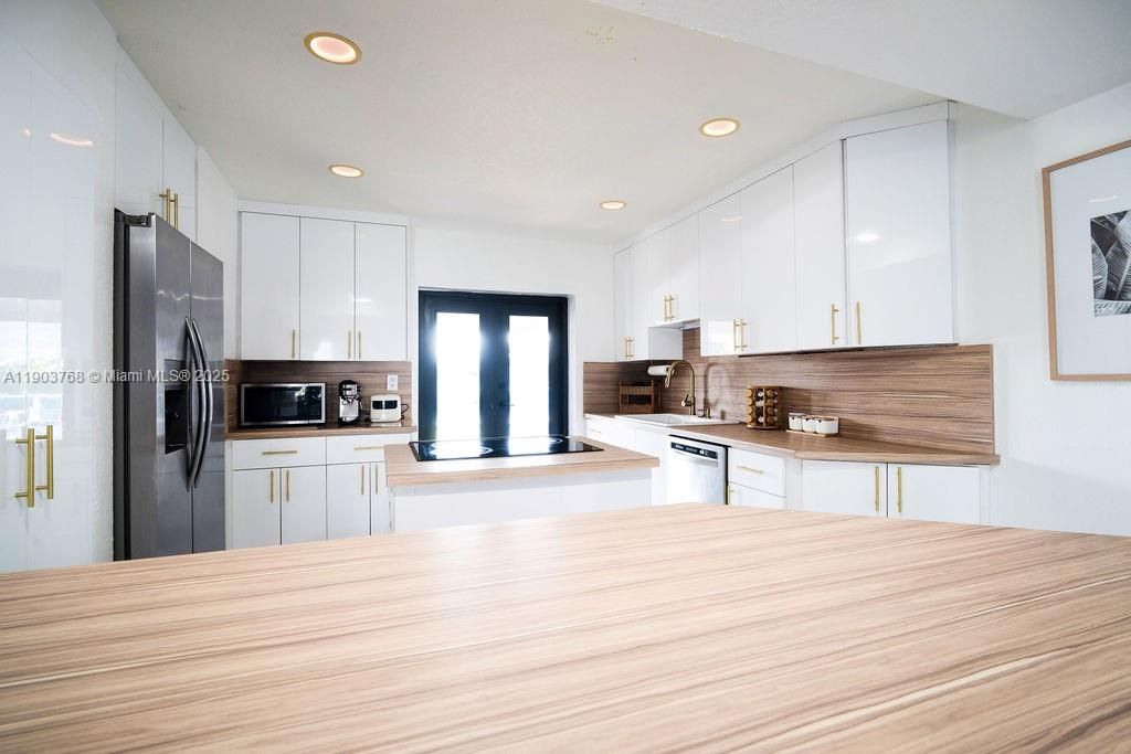 For Sale: $750,000 (3 beds, 2 baths, 1350 Square Feet)