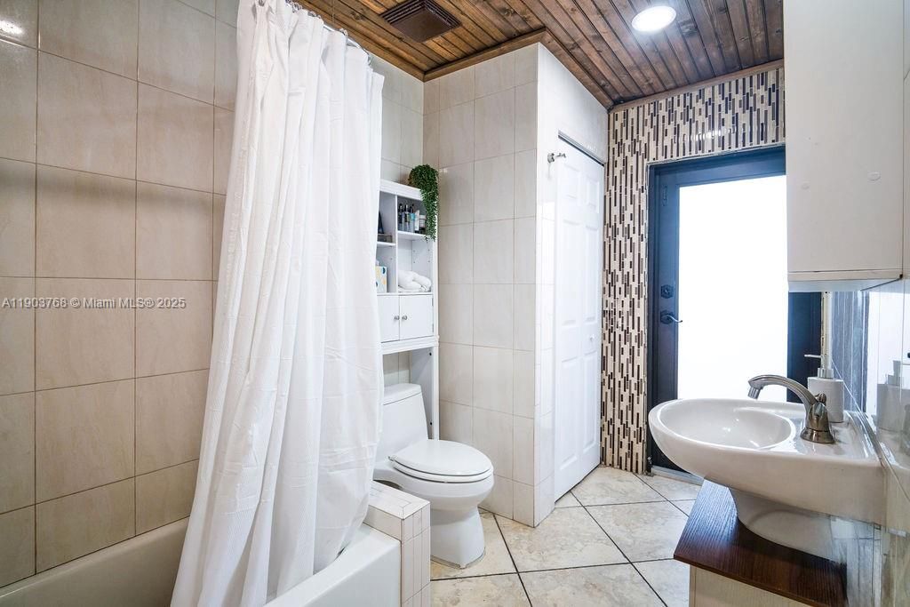 For Sale: $750,000 (3 beds, 2 baths, 1350 Square Feet)