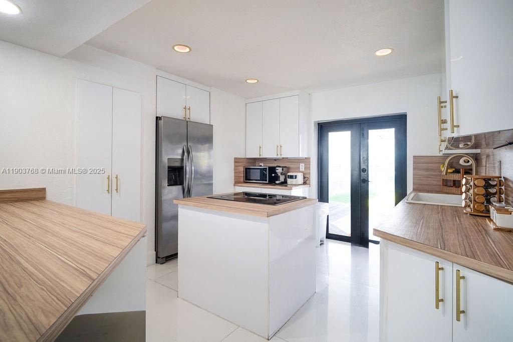 For Sale: $750,000 (3 beds, 2 baths, 1350 Square Feet)