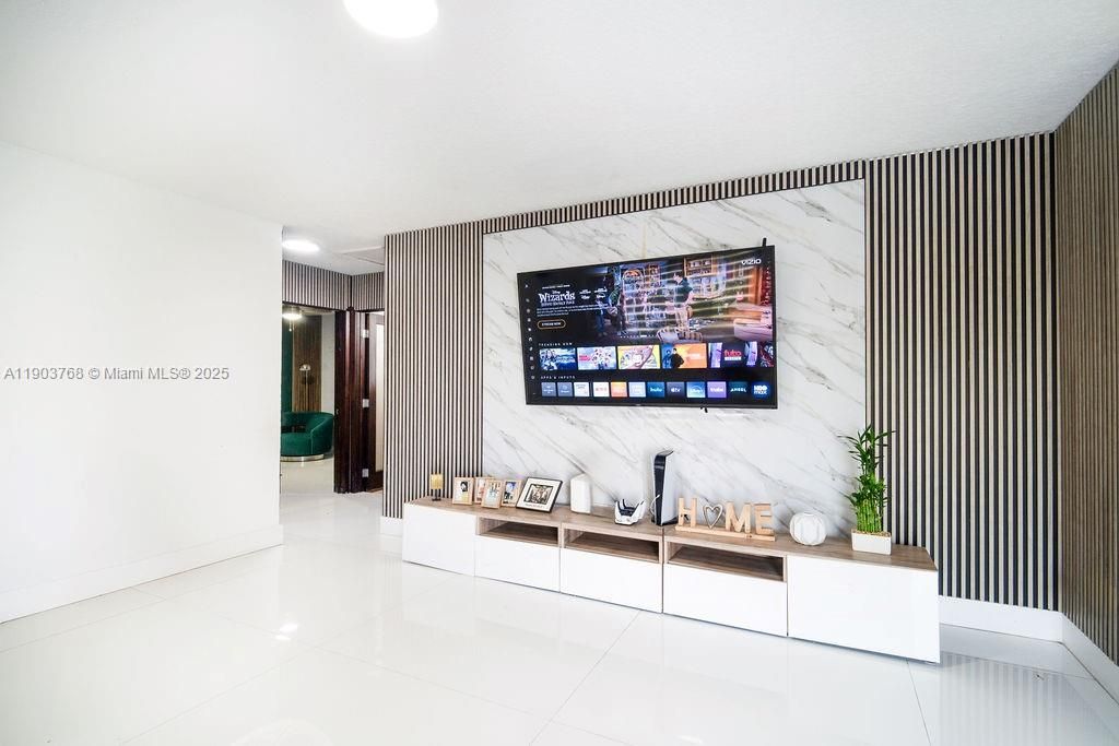 For Sale: $750,000 (3 beds, 2 baths, 1350 Square Feet)