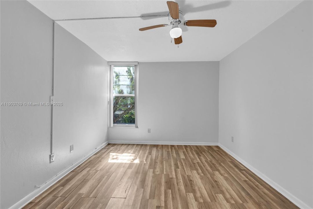 Active With Contract: $1,850 (1 beds, 1 baths, 620 Square Feet)