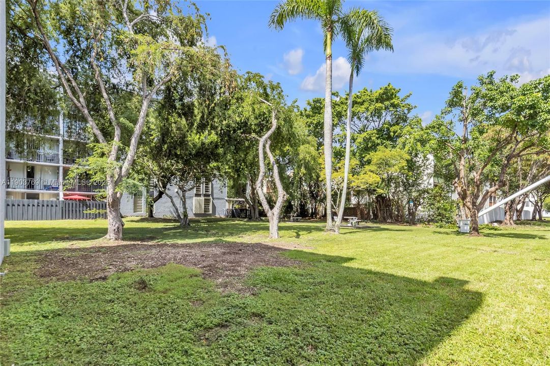 Active With Contract: $1,850 (1 beds, 1 baths, 620 Square Feet)