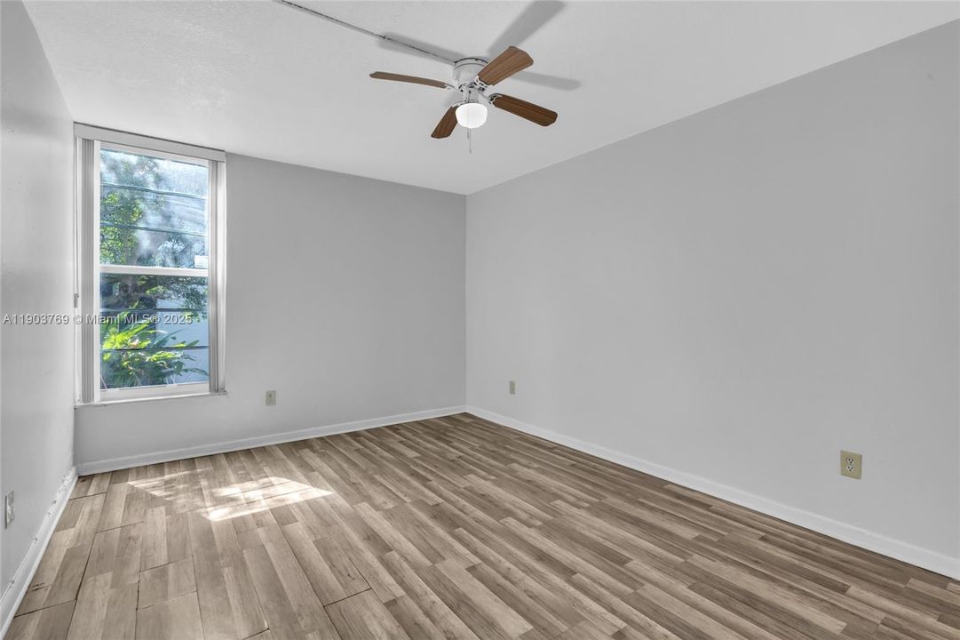 Active With Contract: $1,850 (1 beds, 1 baths, 620 Square Feet)