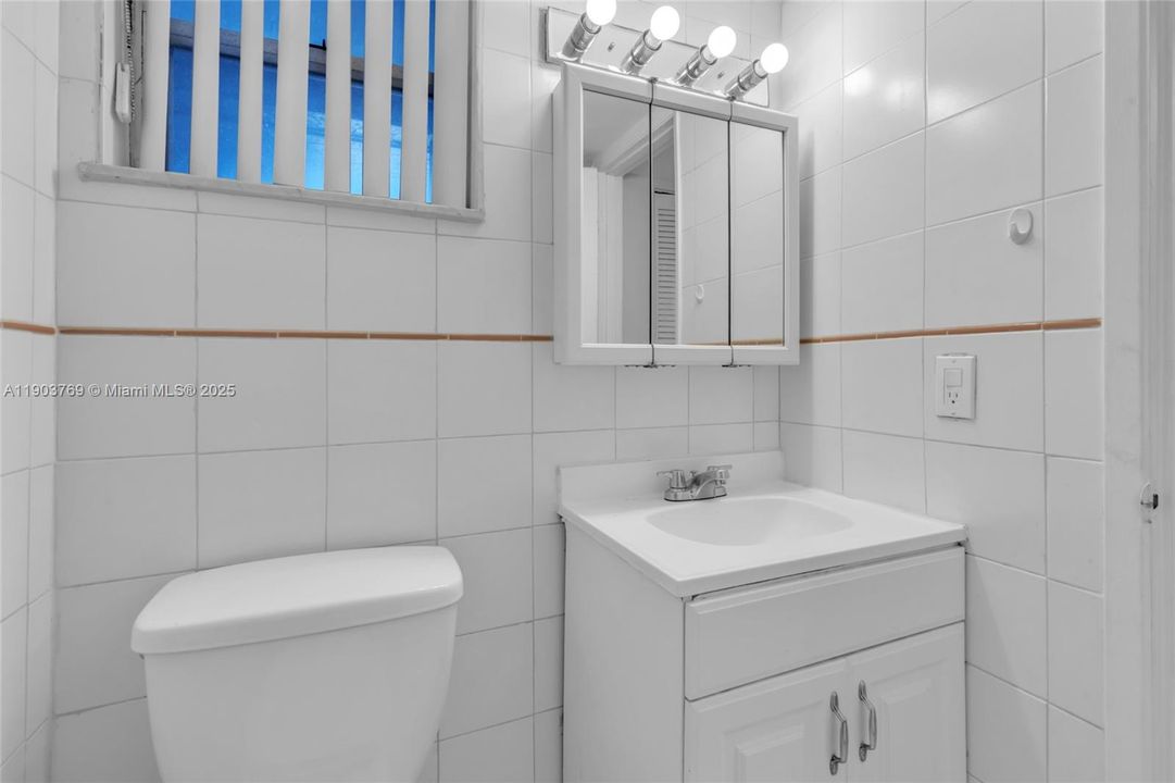 Active With Contract: $1,850 (1 beds, 1 baths, 620 Square Feet)