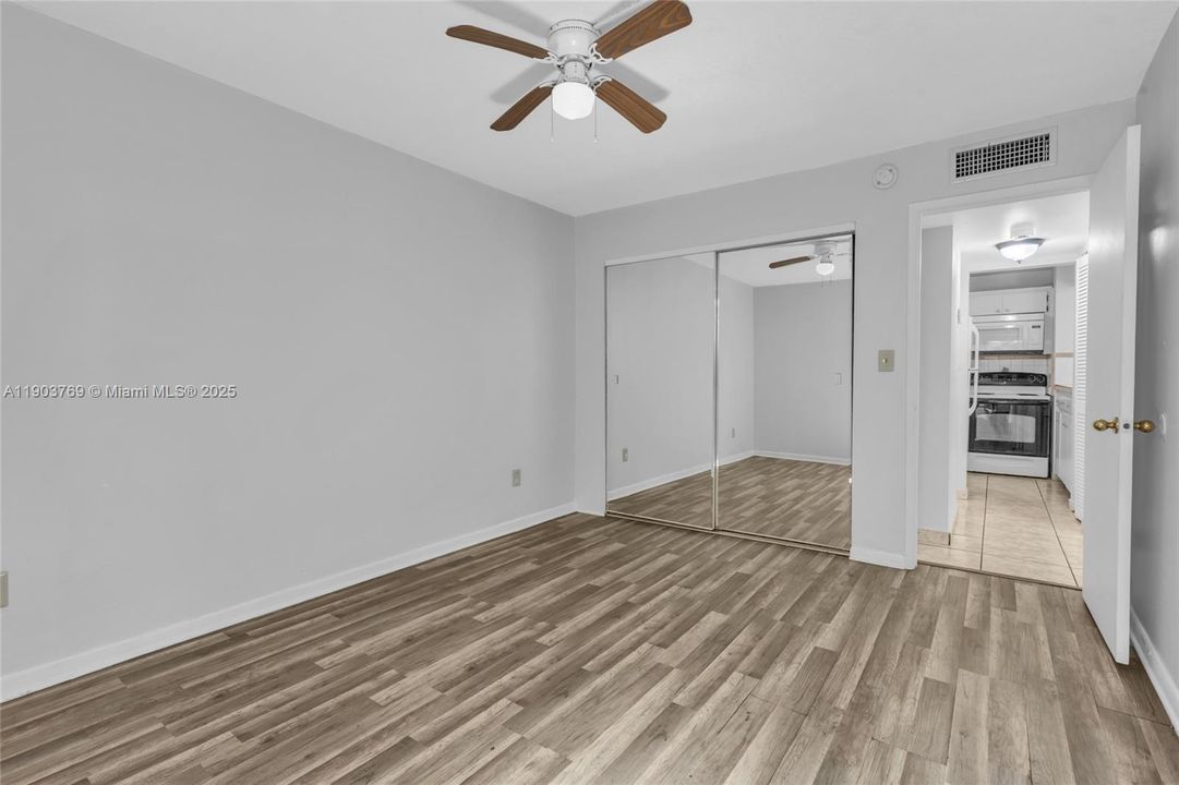 Active With Contract: $1,850 (1 beds, 1 baths, 620 Square Feet)