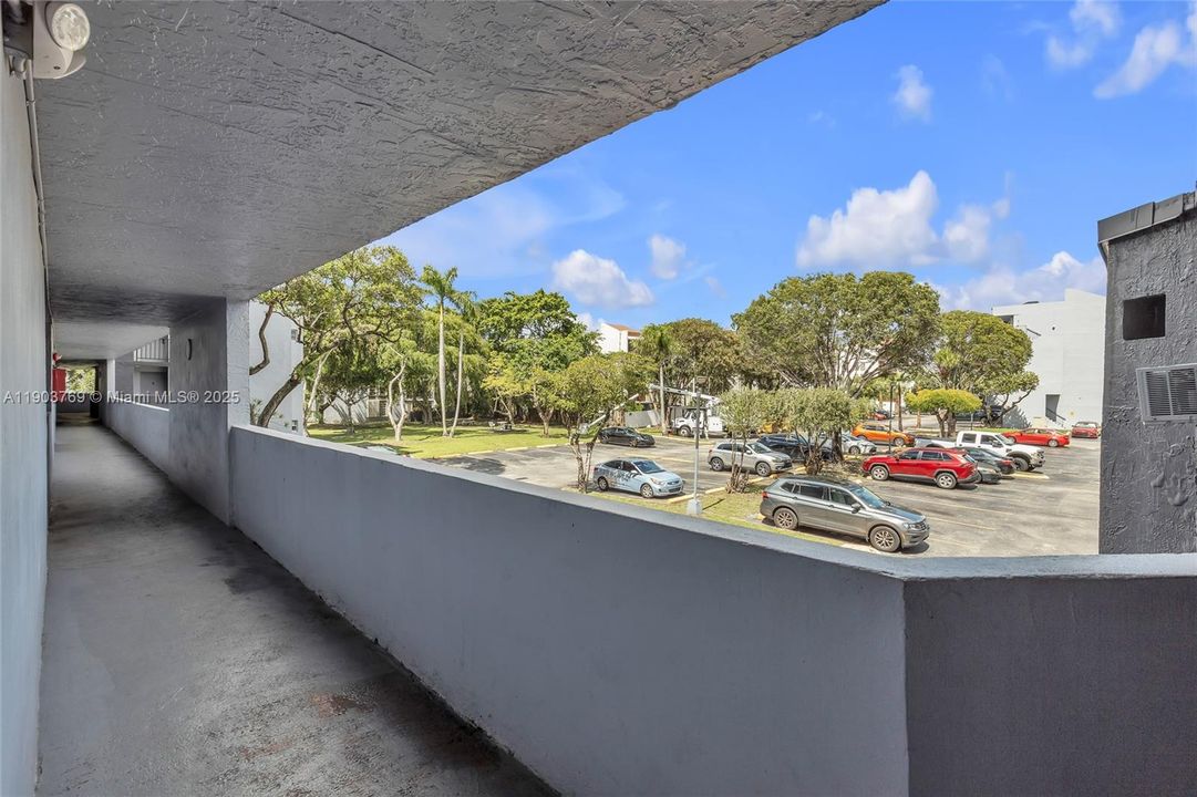 Active With Contract: $1,850 (1 beds, 1 baths, 620 Square Feet)