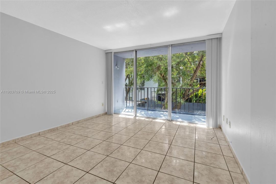 Active With Contract: $1,850 (1 beds, 1 baths, 620 Square Feet)