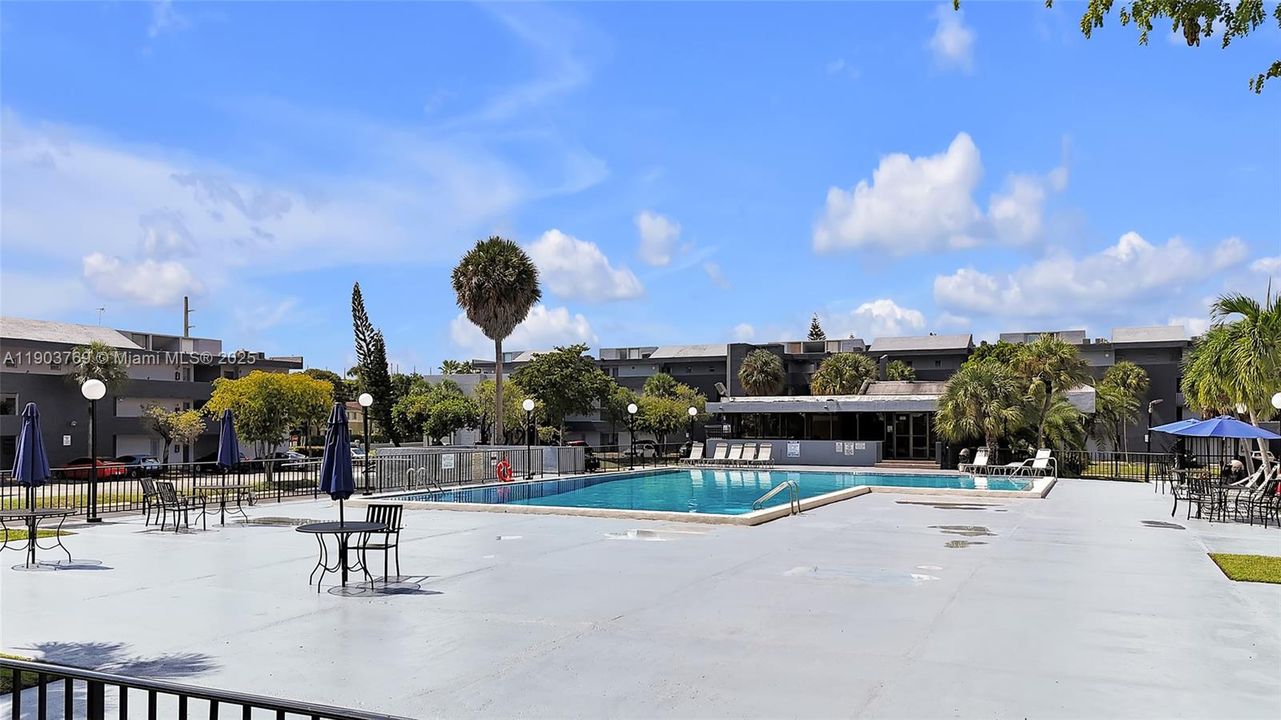 Active With Contract: $1,850 (1 beds, 1 baths, 620 Square Feet)