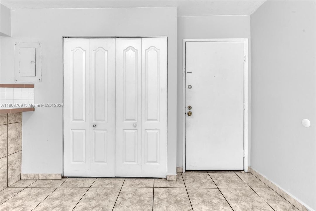 Active With Contract: $1,850 (1 beds, 1 baths, 620 Square Feet)