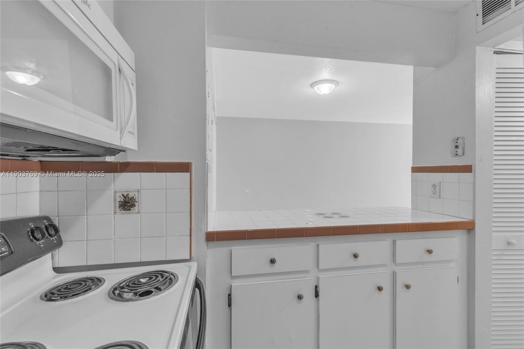 Active With Contract: $1,850 (1 beds, 1 baths, 620 Square Feet)