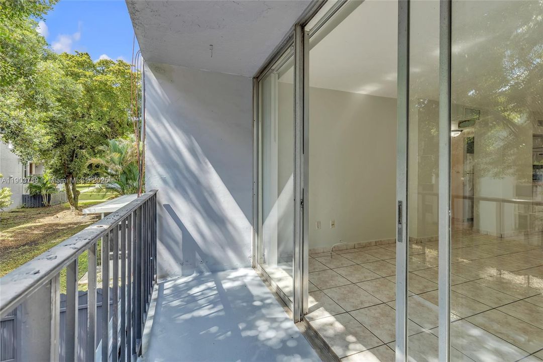 Active With Contract: $1,850 (1 beds, 1 baths, 620 Square Feet)