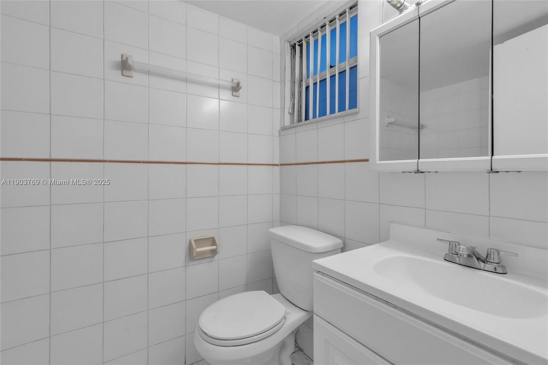 Active With Contract: $1,850 (1 beds, 1 baths, 620 Square Feet)