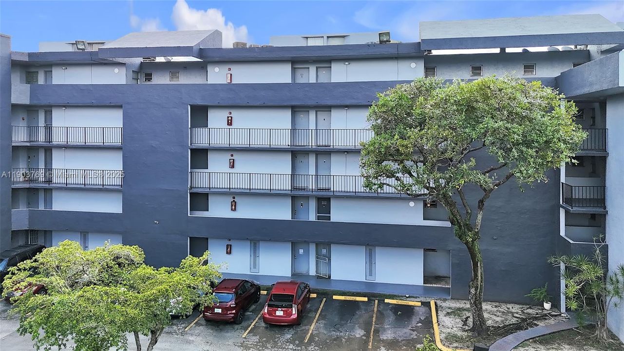 Active With Contract: $1,850 (1 beds, 1 baths, 620 Square Feet)