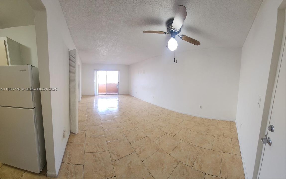 For Rent: $1,674 (1 beds, 1 baths, 610 Square Feet)