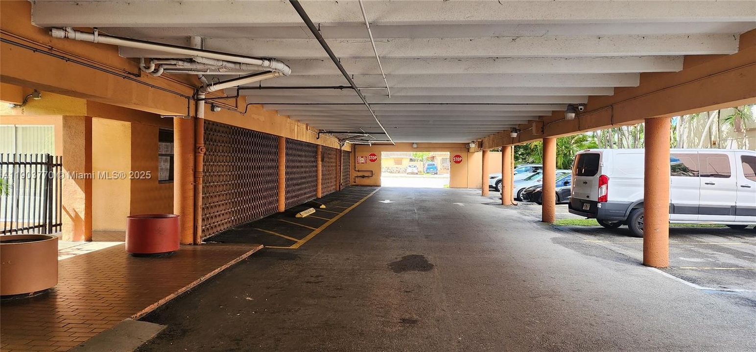 For Rent: $1,674 (1 beds, 1 baths, 610 Square Feet)