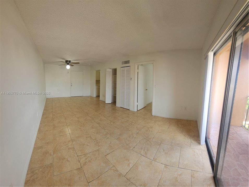 For Rent: $1,674 (1 beds, 1 baths, 610 Square Feet)