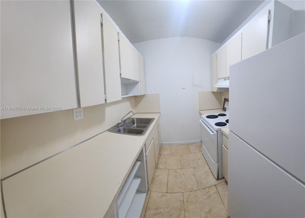 For Rent: $1,674 (1 beds, 1 baths, 610 Square Feet)