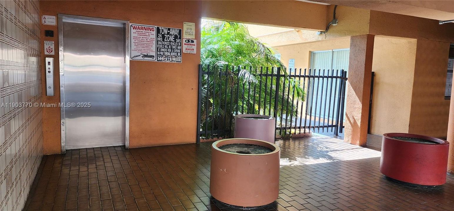 For Rent: $1,674 (1 beds, 1 baths, 610 Square Feet)