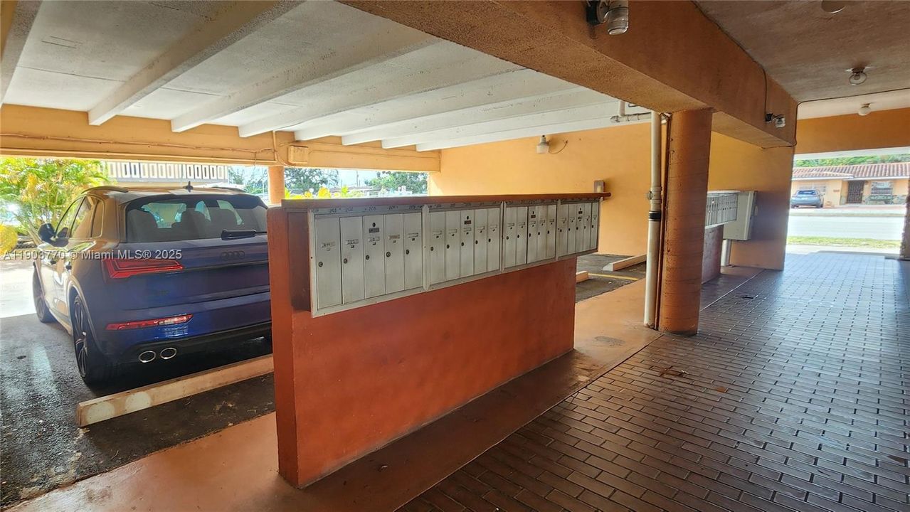 For Rent: $1,674 (1 beds, 1 baths, 610 Square Feet)