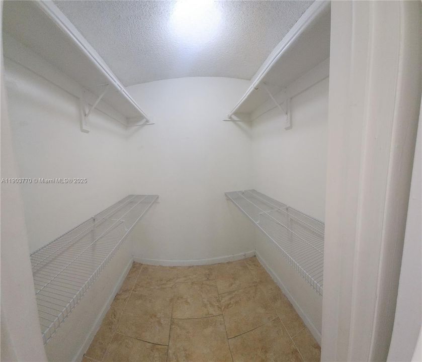 For Rent: $1,674 (1 beds, 1 baths, 610 Square Feet)