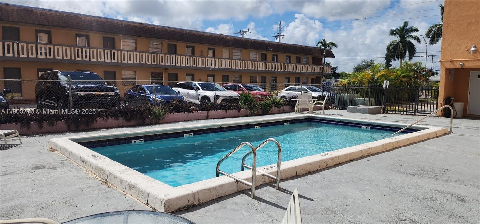 For Rent: $1,674 (1 beds, 1 baths, 610 Square Feet)