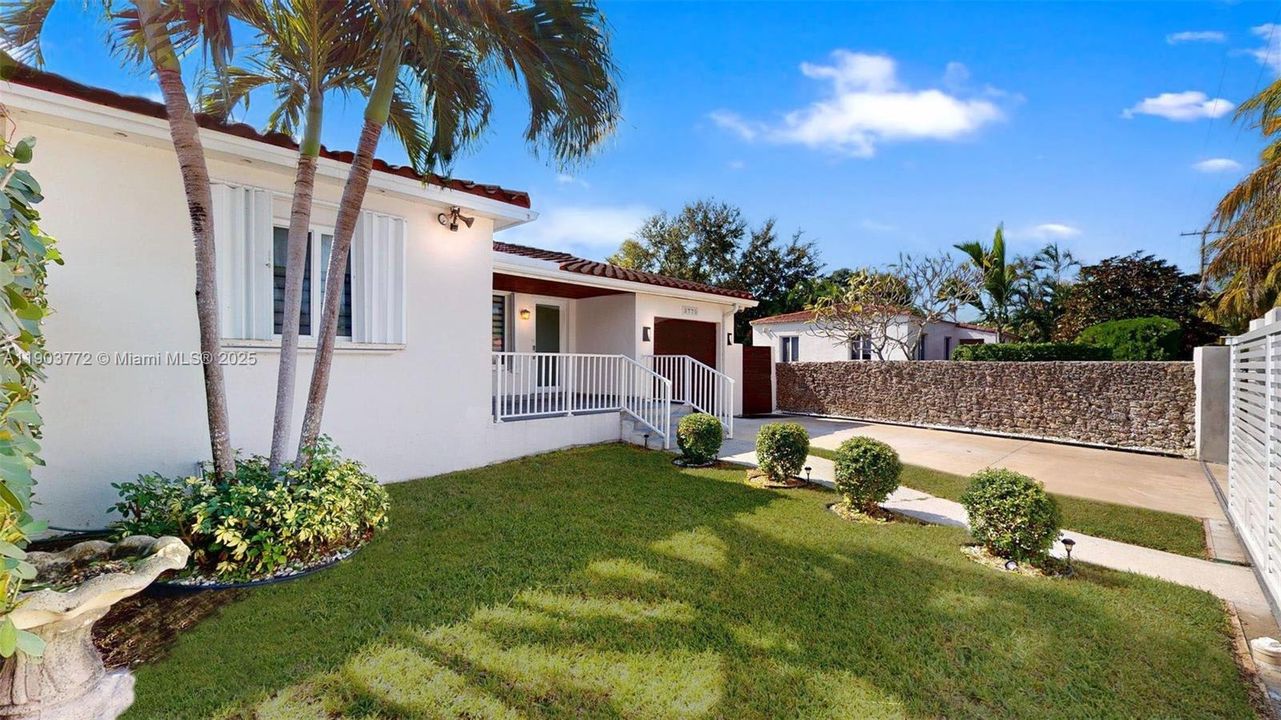 Recently Rented: $3,750 (3 beds, 2 baths, 1272 Square Feet)