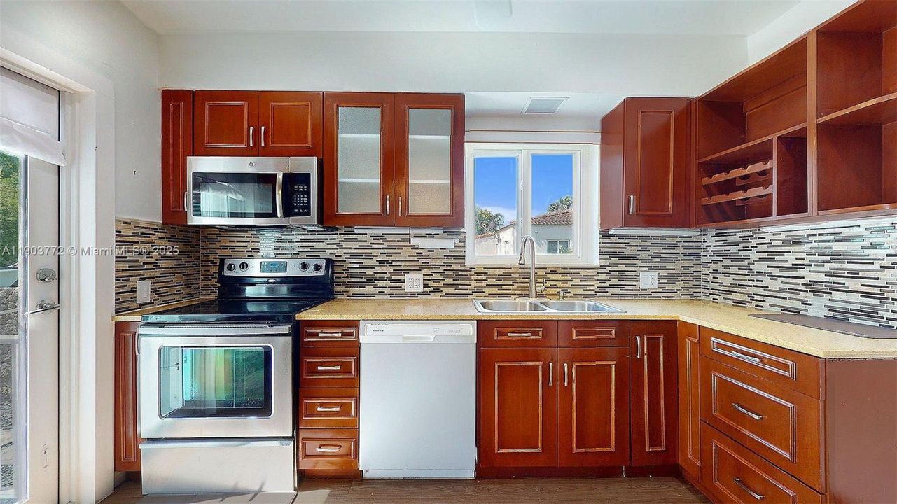 Recently Rented: $3,750 (3 beds, 2 baths, 1272 Square Feet)