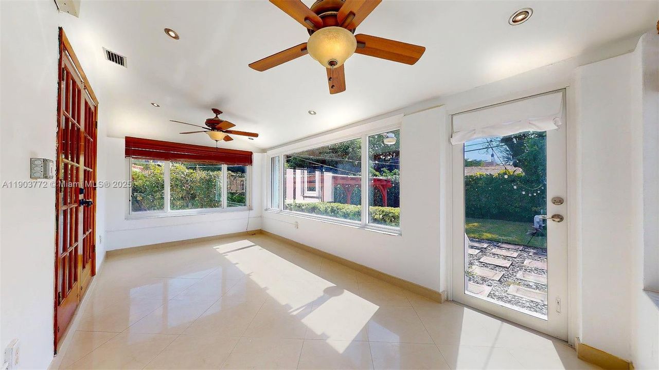 Recently Rented: $3,750 (3 beds, 2 baths, 1272 Square Feet)