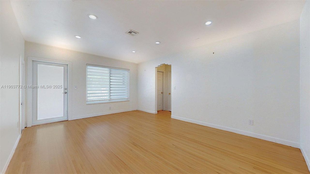 Recently Rented: $3,750 (3 beds, 2 baths, 1272 Square Feet)