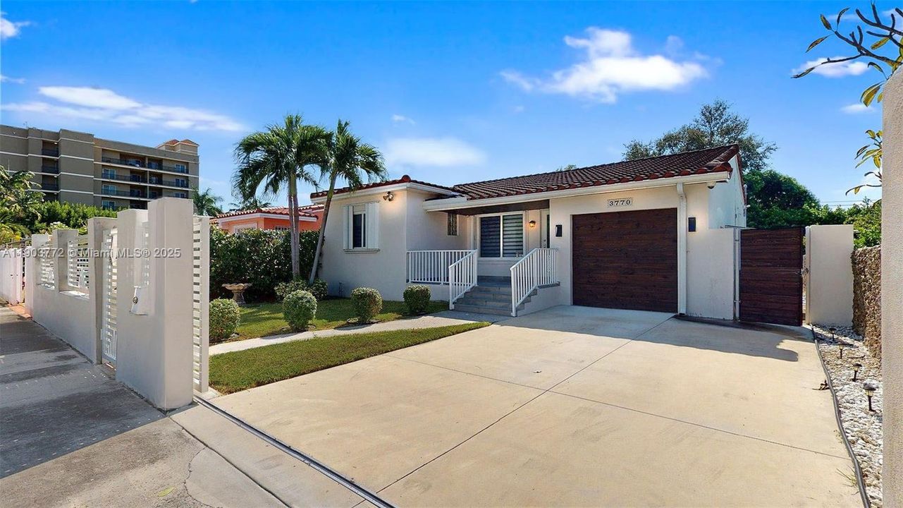 Recently Rented: $3,750 (3 beds, 2 baths, 1272 Square Feet)