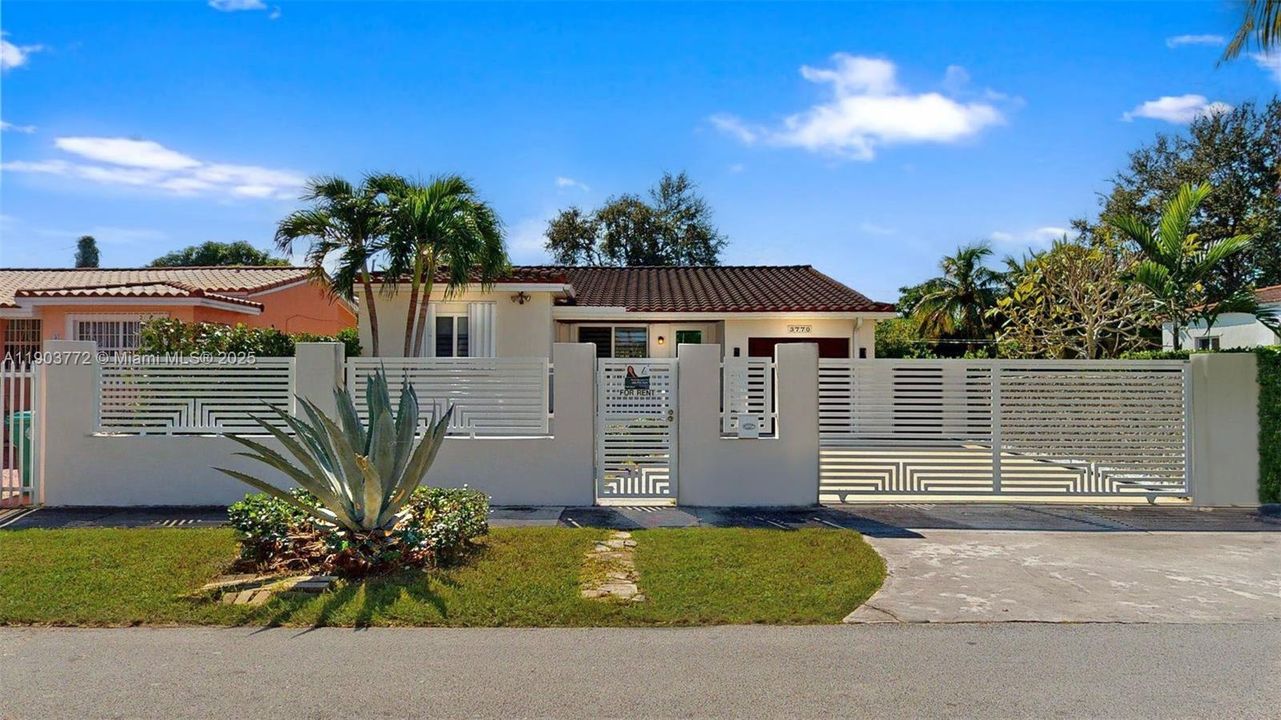 Recently Rented: $3,750 (3 beds, 2 baths, 1272 Square Feet)