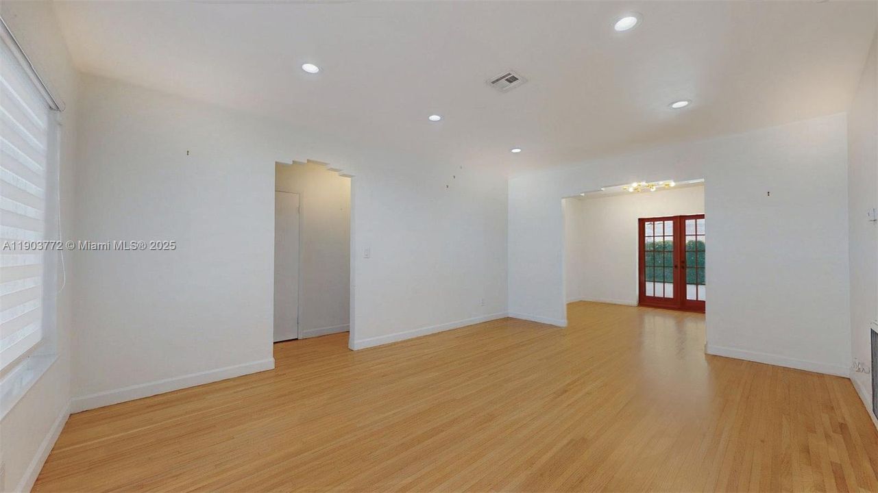 Recently Rented: $3,750 (3 beds, 2 baths, 1272 Square Feet)