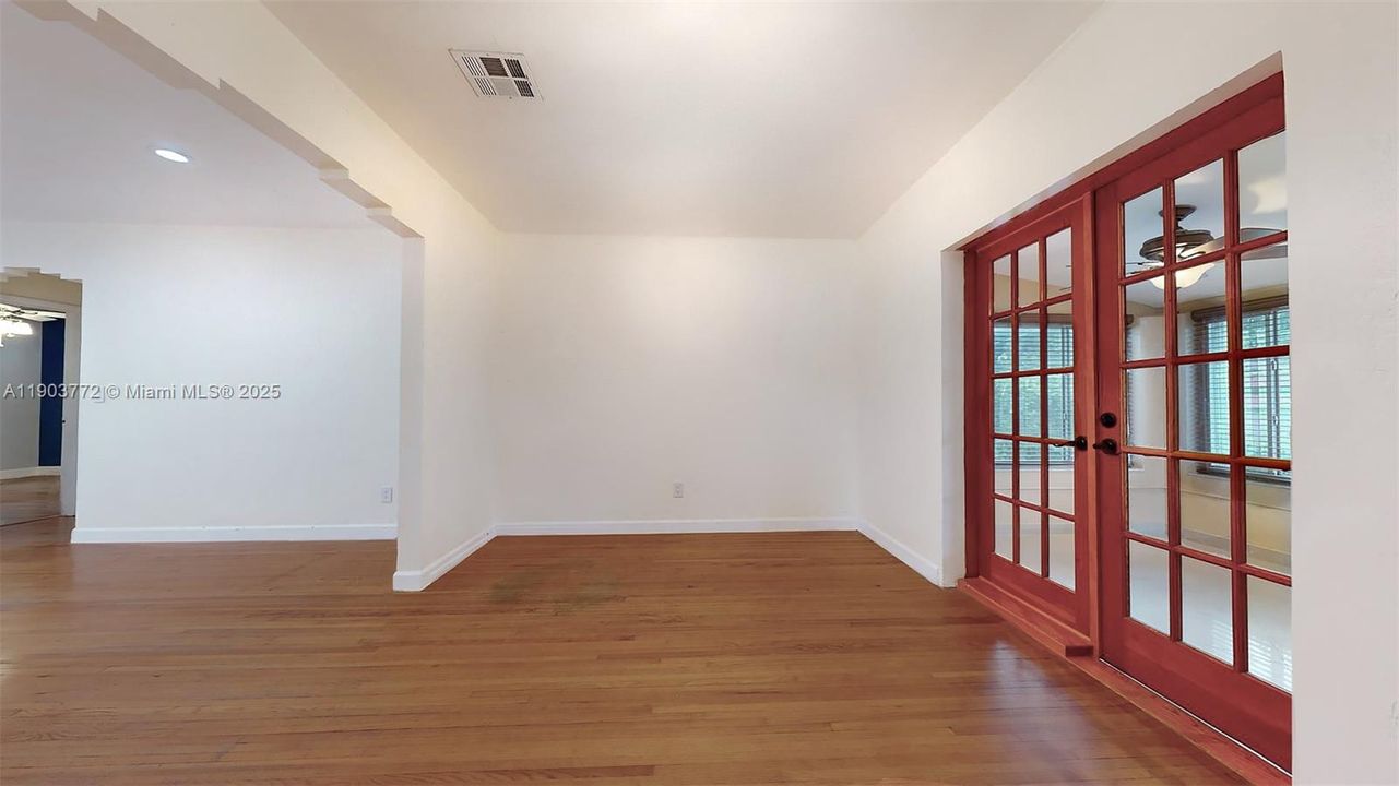 Recently Rented: $3,750 (3 beds, 2 baths, 1272 Square Feet)