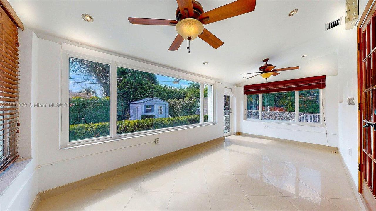 Recently Rented: $3,750 (3 beds, 2 baths, 1272 Square Feet)