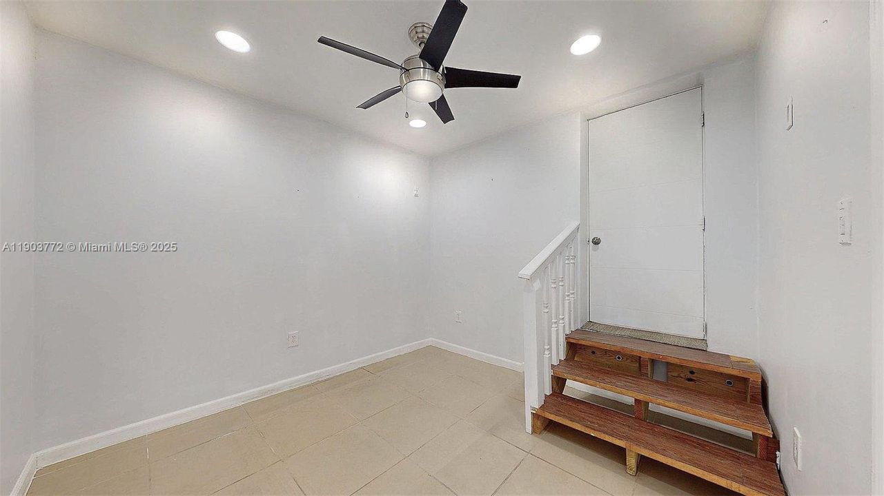 Recently Rented: $3,750 (3 beds, 2 baths, 1272 Square Feet)